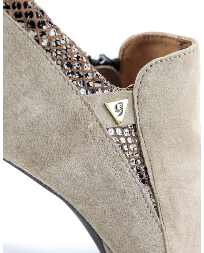 Botins Taupe de Senhora de Tacão com Fecho Ginova