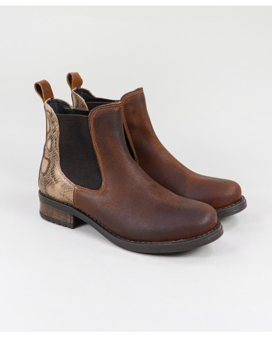 Madonna Ginova's Boots with Elastics on the Laterals