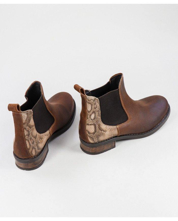 Madonna Ginova's Boots with Elastics on the Laterals