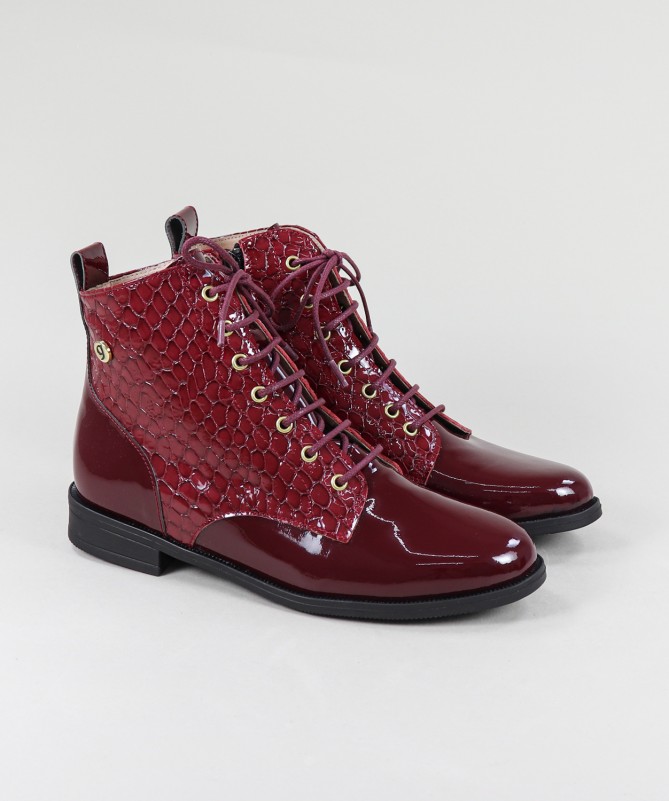 Ginova Women Varnished Boots With Laces