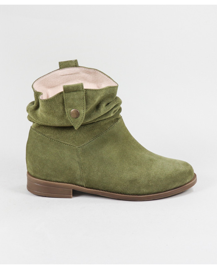 Miss Ginova's Boots with Daughter on the Laterals