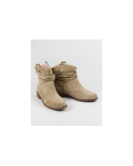 Miss Ginova's Boots with Daughter on the Laterals