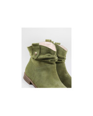 Miss Ginova's Boots with Daughter on the Laterals