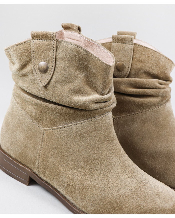 Botas de la Srta. Ginova con Hija en los Laterales