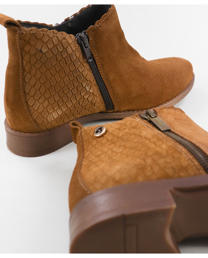 Boots of Lady Ginova with Relevo Back