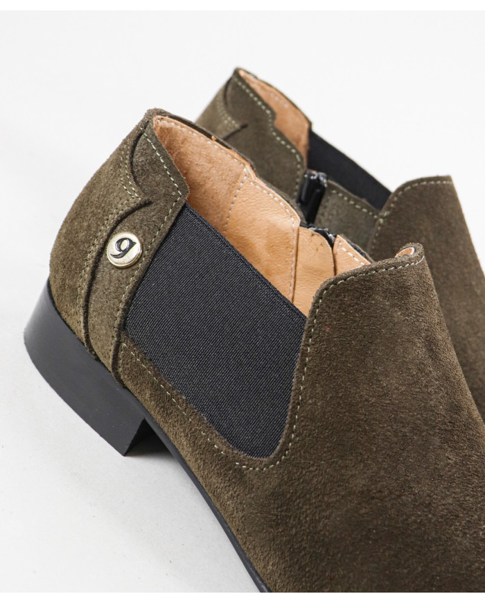 Ms. Ginova Botins with Elastics