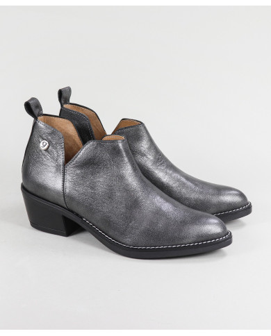 Ginova Woman Boots with Metalized Effect
