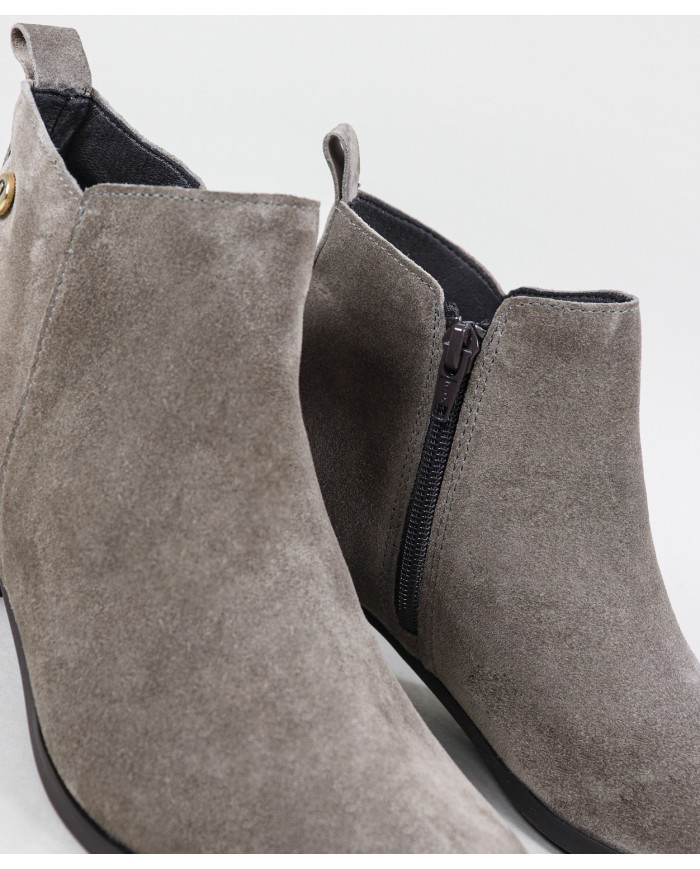 Ginova Women's Boots with Clasp