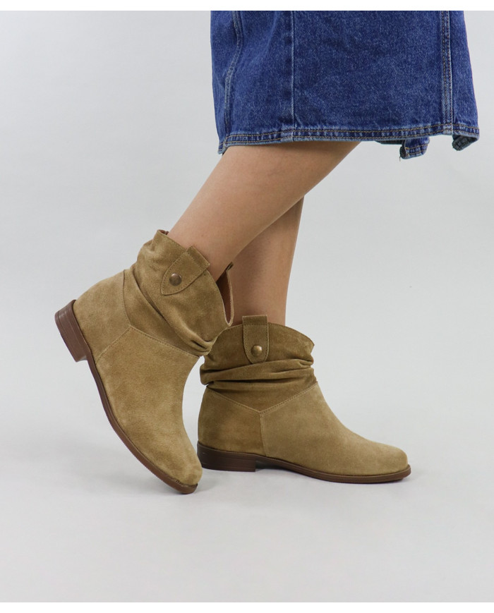 Miss Ginova's Boots with Daughter on the Laterals