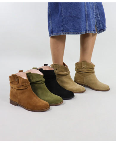 Miss Ginova's Boots with Daughter on the Laterals