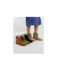 Miss Ginova's Boots with Daughter on the Laterals