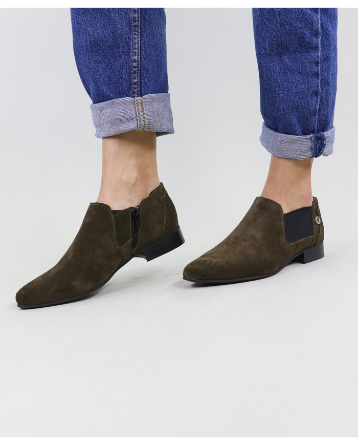 Ms. Ginova Botins with Elastics