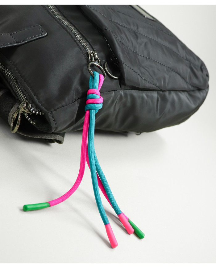 Mochila Preta de Senhora com Cordões Decorativos