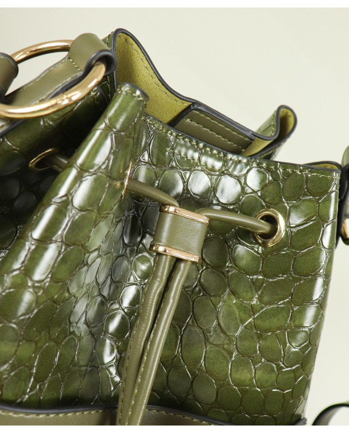 Mala Verde com Bolsa Interior de Mulher