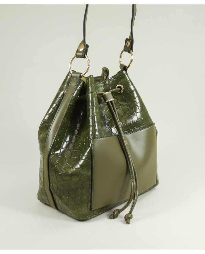 Mala Verde com Bolsa Interior de Mulher