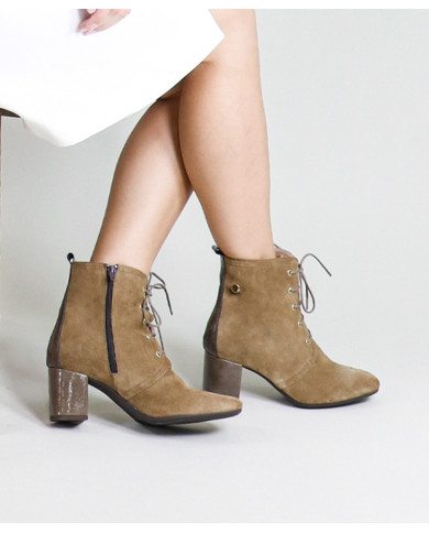 La señora Ginova Botas con Wholesalers