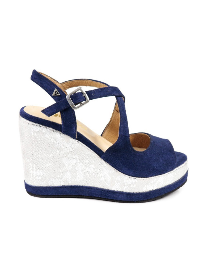 Blue Sandals of Cunha Ginova with Brightness