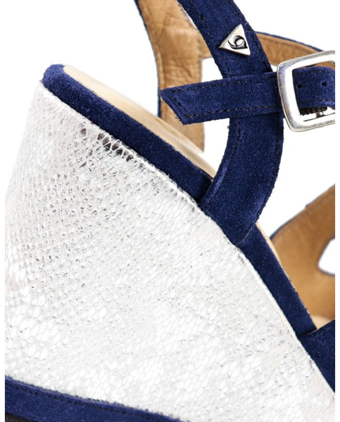 Blue Sandals of Cunha Ginova with Brightness