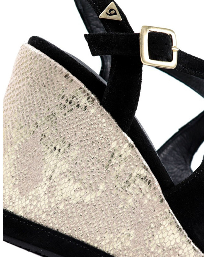 Black Sandals of Cunha Ginova with Brightness