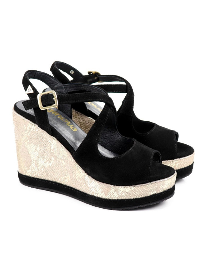 Black Sandals of Cunha Ginova with Brightness