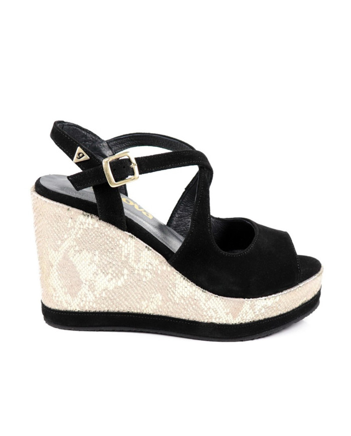 Black Sandals of Cunha Ginova with Brightness