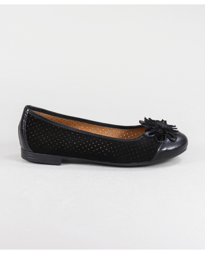 Sabrinas Perforated with Flor Ginova