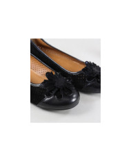 Sabrinas Perforated with Flor Ginova