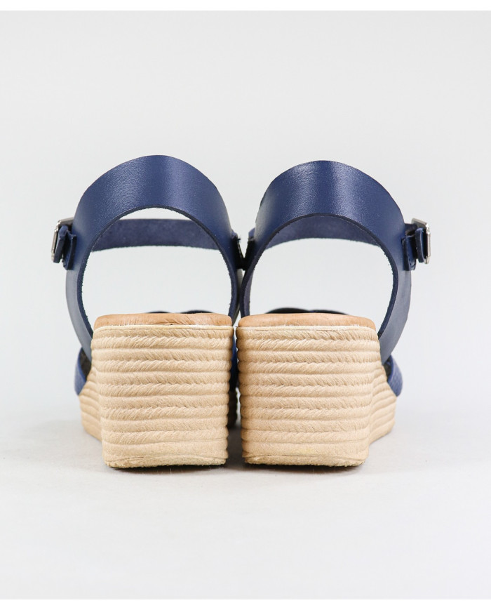 Women's Sandals with Cross Strips