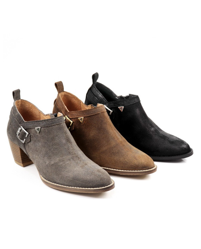 Botins de Senhora Ginova de Fecho