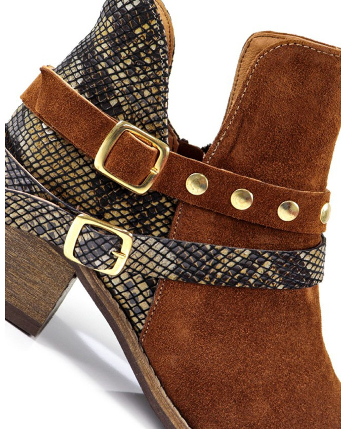 Ladies Camel Buttons with Buckles and Ginova Tachas