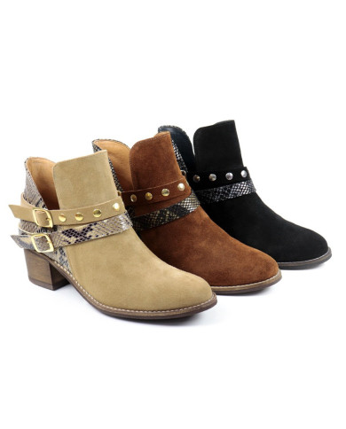 Ladies Buttons with Buckles and Ginova Tachas