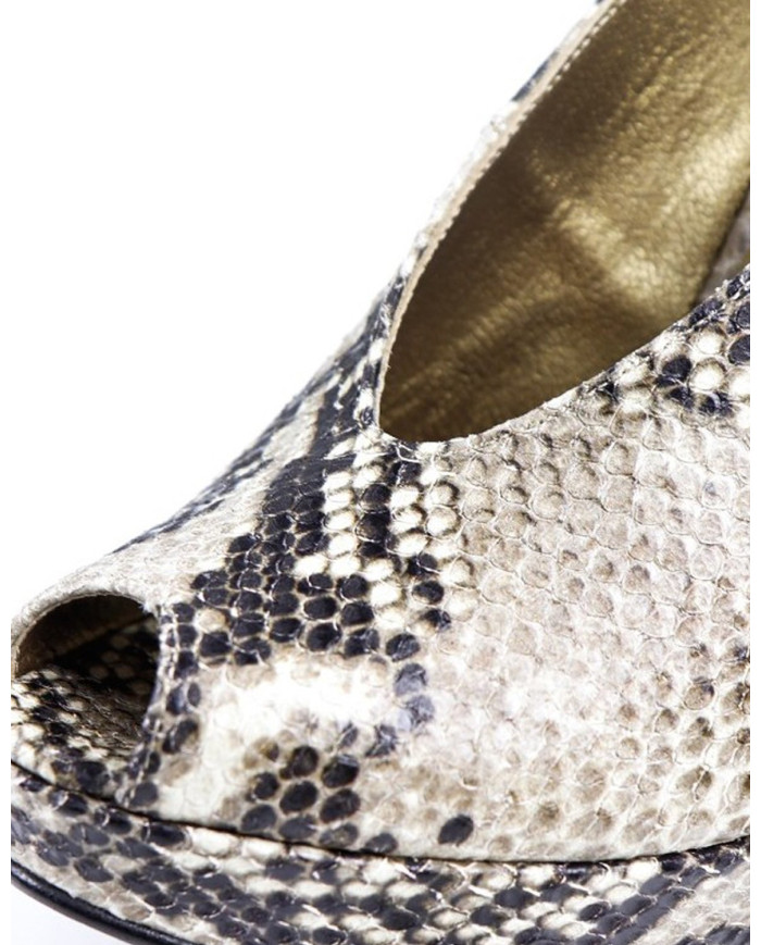 Damas Ginova Sandalias con corte elegante