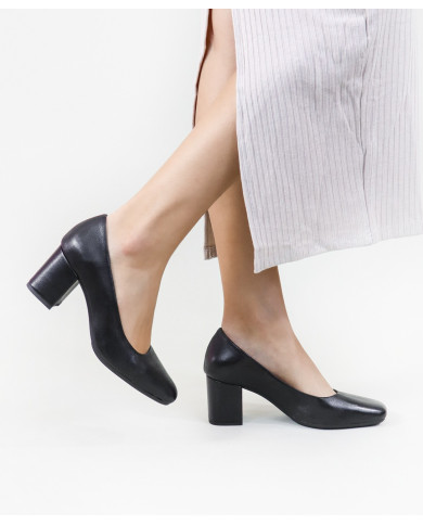 Shoes of Lady Ginova in Skin