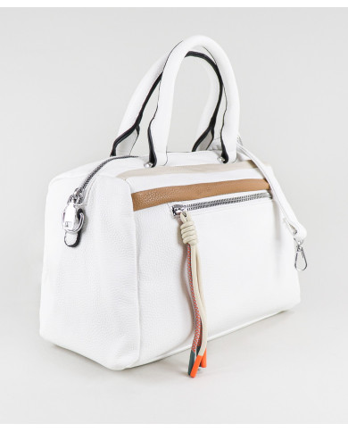 Caso de mujer blanca con partición en el frente