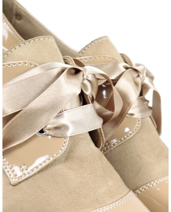 Sapatos de Senhora Ginova em Taupe com Atacadores em Cetim