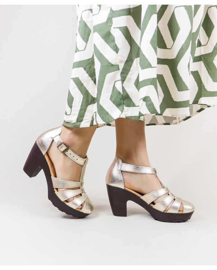 Women's Sandals with Strips at the Ginova Court