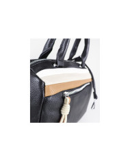 Caso de mujer negra con partición en el frente