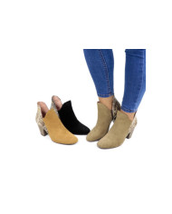 Lady Boots with Standard Cobra Behind Ginova