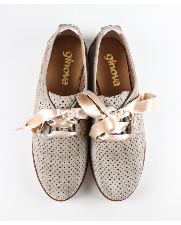 Sapatos Perfurados de Mulher