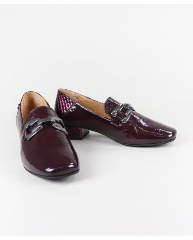 Women's Shoes with Metallic Applying