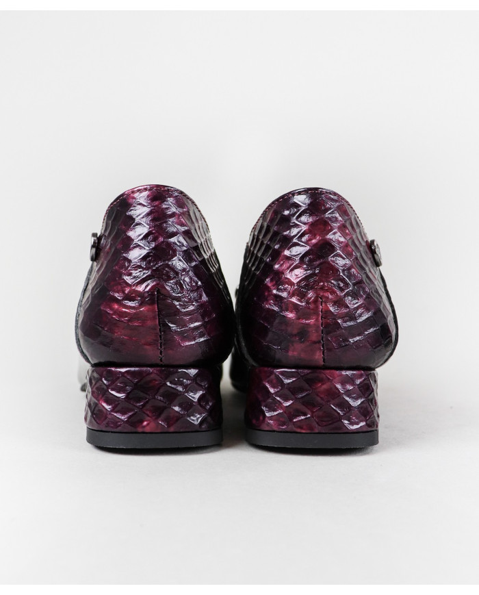 Women's Shoes with Metallic Applying