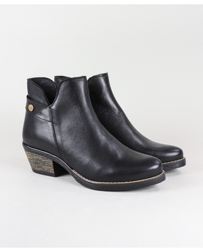 Ginova Women's Boots with Clasp