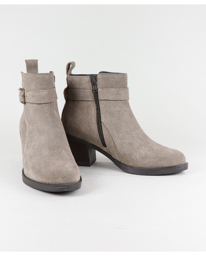 Ginova Women's Boots with Buckle