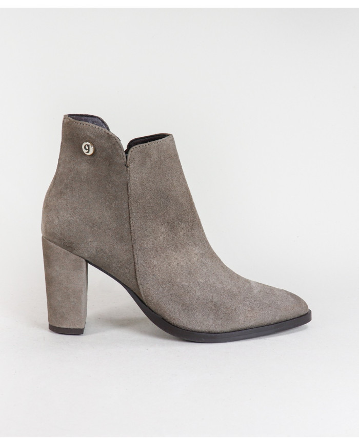 Botas elegantes de mujeres Ginova