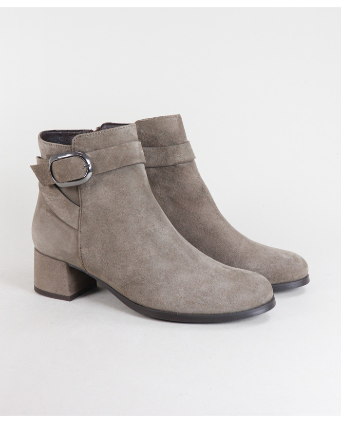 Botas de Mulher Ginova de Salto Médio