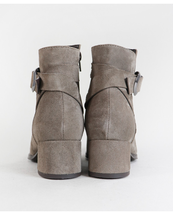 Botas de Mulher Ginova de Salto Médio