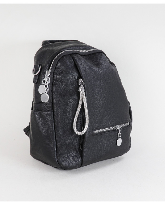 Mochila de mujer con crema decorada