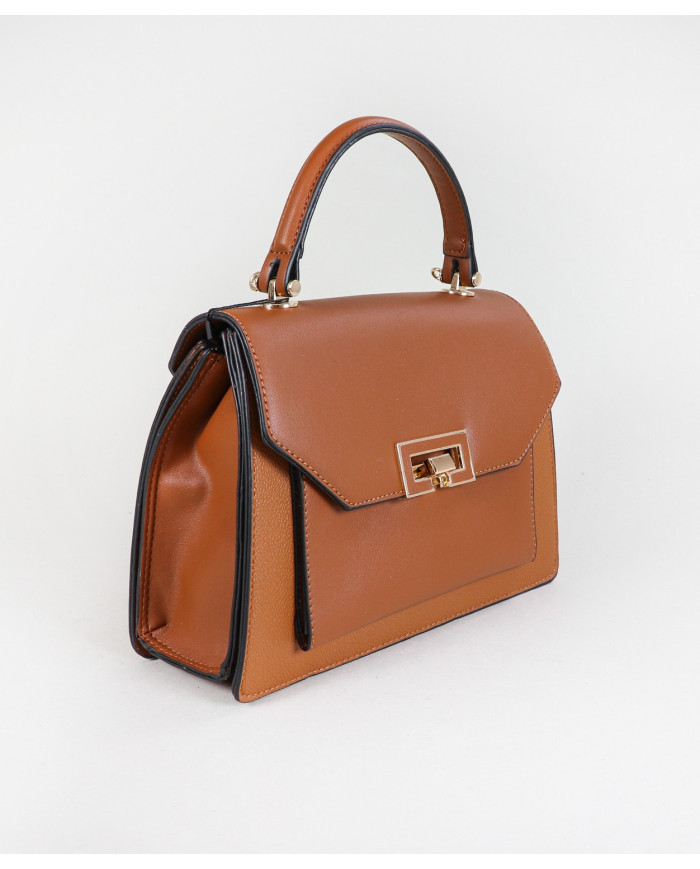 Elegante bolso de mujer con mano de mano