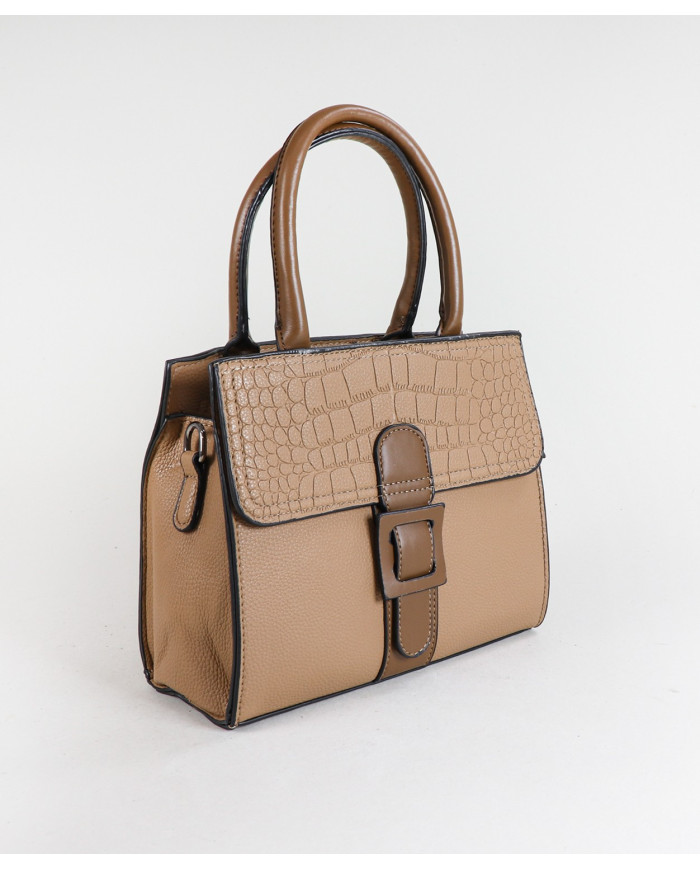 Elegante bolso de mujer con mano de mano