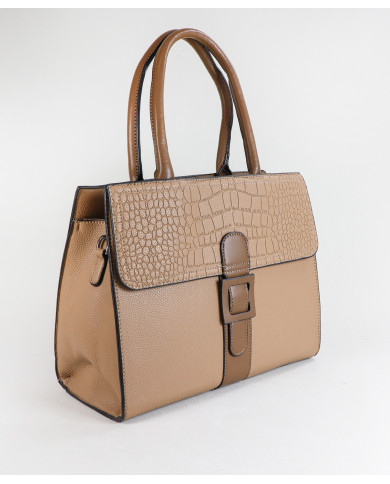 Elegante bolso de mujer con mano de mano